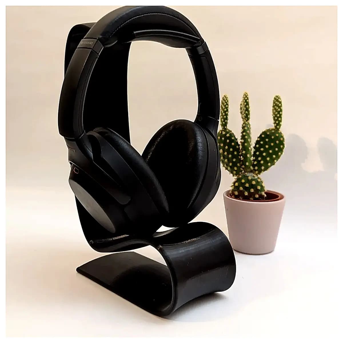 Headphone Holder Earbud Clip Phone Headphone Stand Earbud Holder Mobile Accessory Headphone Support Earphone Clip Phone Stand