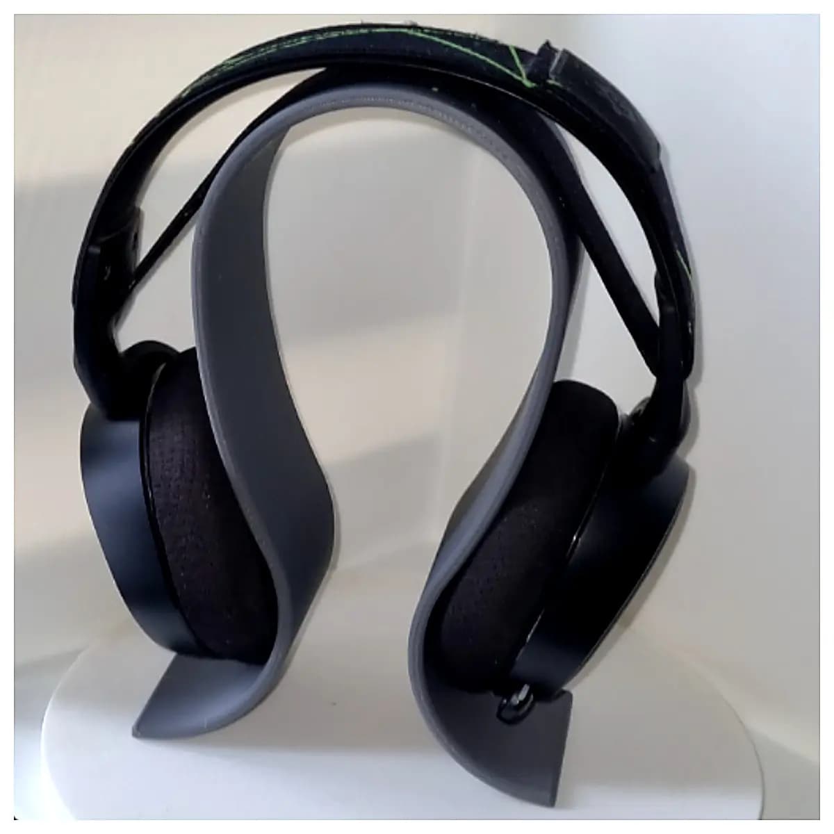 Headphone Holder Earbud Clip Phone Stand Headphone Stand Accessory Audio Holder Mobile Phone Earbud Stabilizer