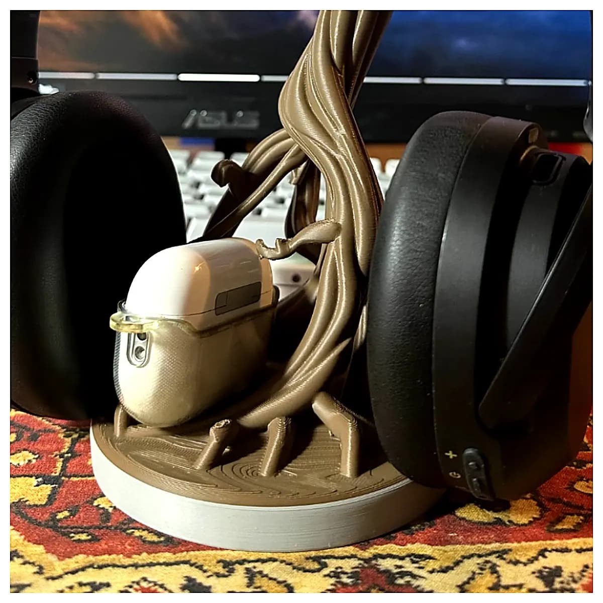 Headphone Holder Earbud Clip Phone Headphone Stand Mobile Phone Holder Earphone Support Desktop Portable Phone Accessories