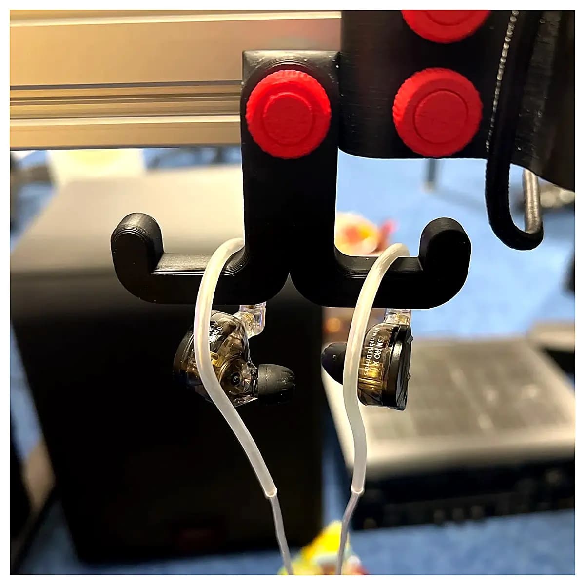 Headphone Holder M5 Screw Mount Earbuds Stabilizer Clip Phone Headphone Stand Protective Accessory Compatible with Wireless Earbuds