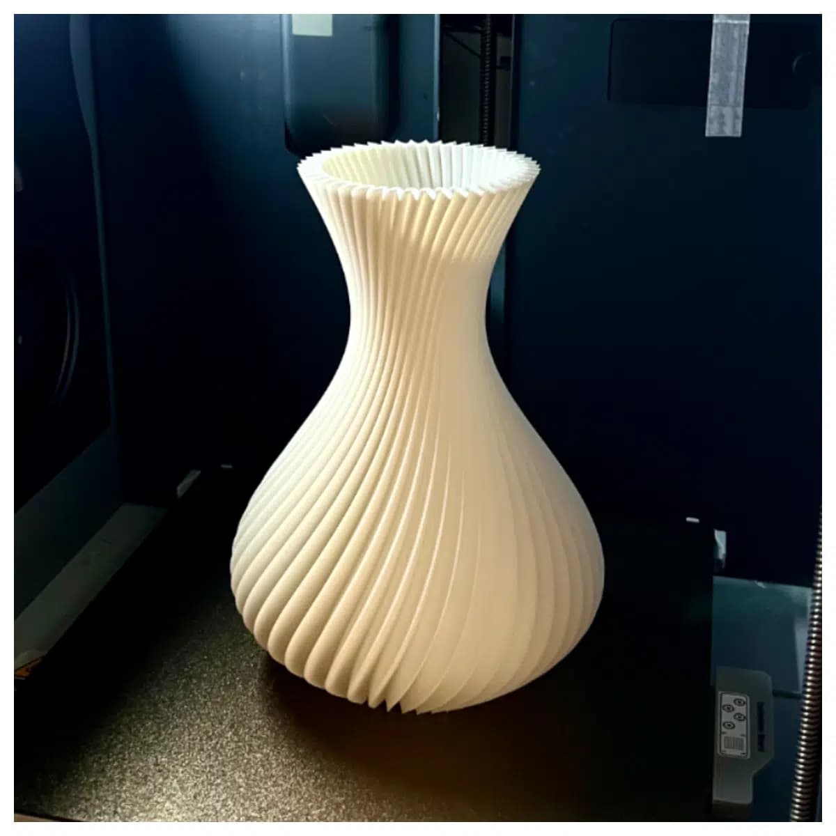Rotating Vertical Stripe Vase Desktop Decoration Creative Gift Indoor Floral Arrangement Rotating Vase Design