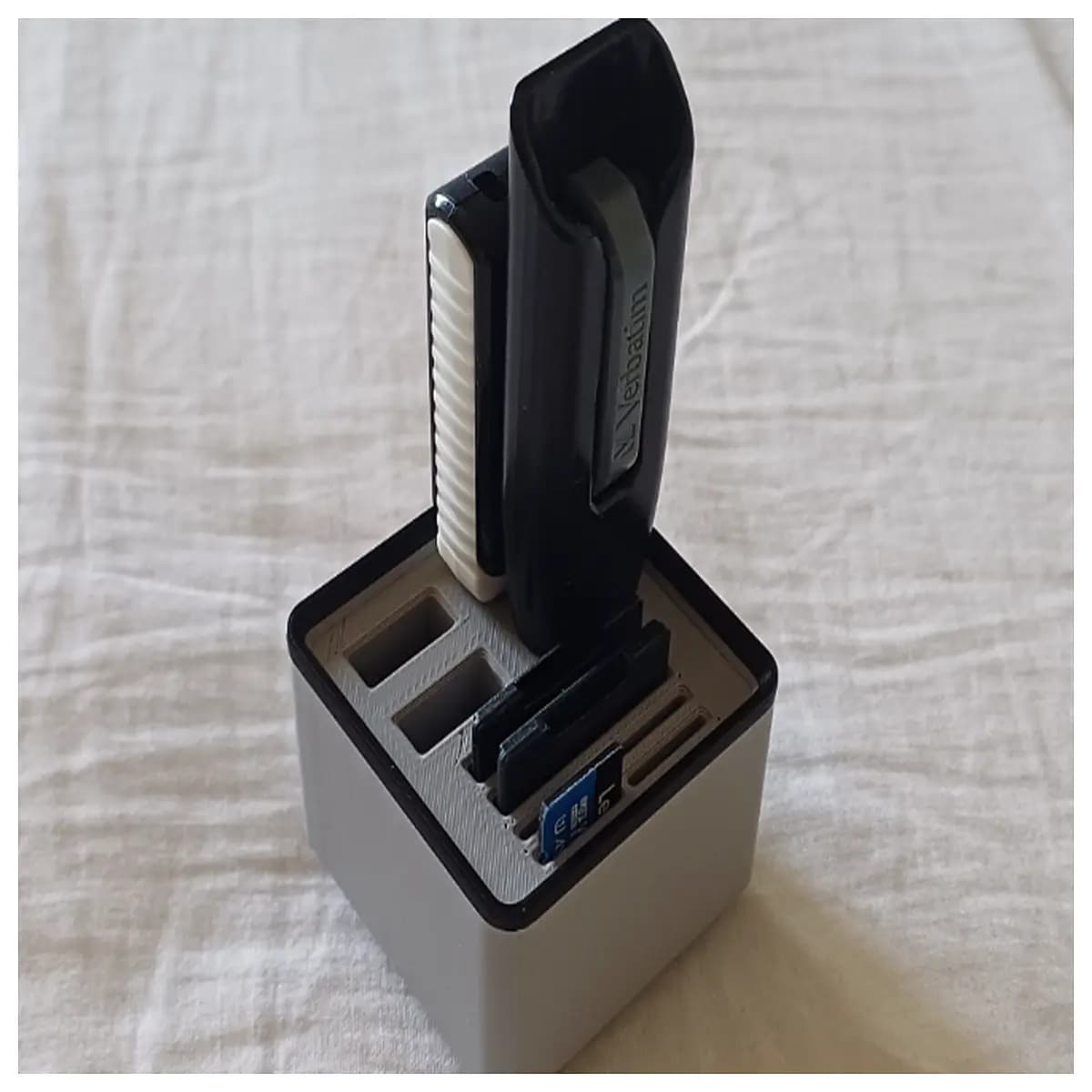 gridfinity sd card organizer mod u盘 storage container magnetic modular bin for tech accessories desktop tidy