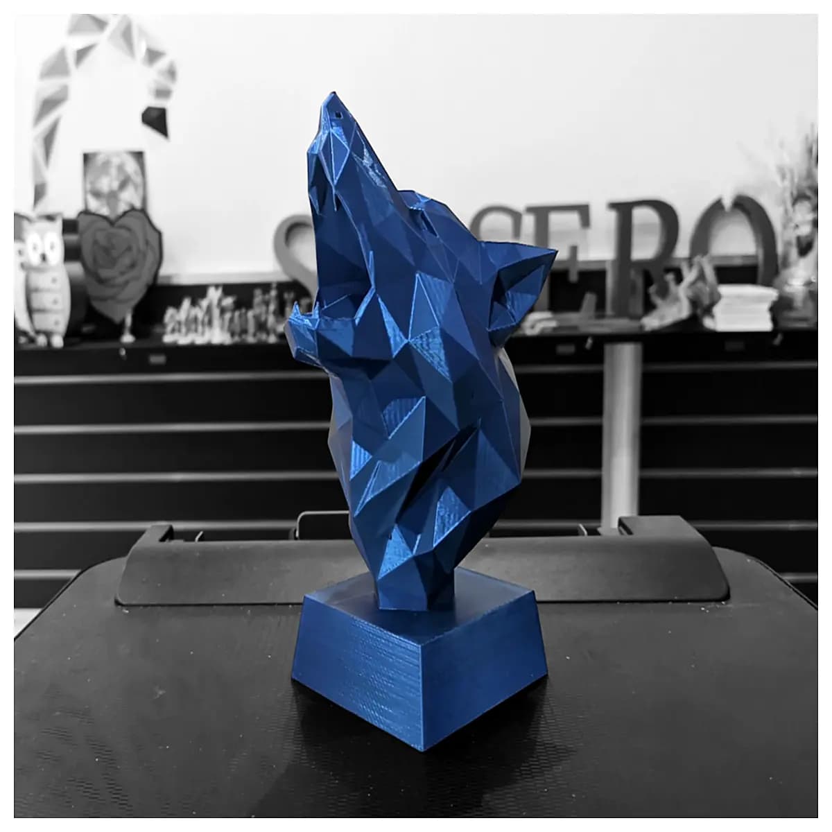 geometric wolf bust sculpture abstract animal art home decor resin statue modern minimalist living room shelf ornament