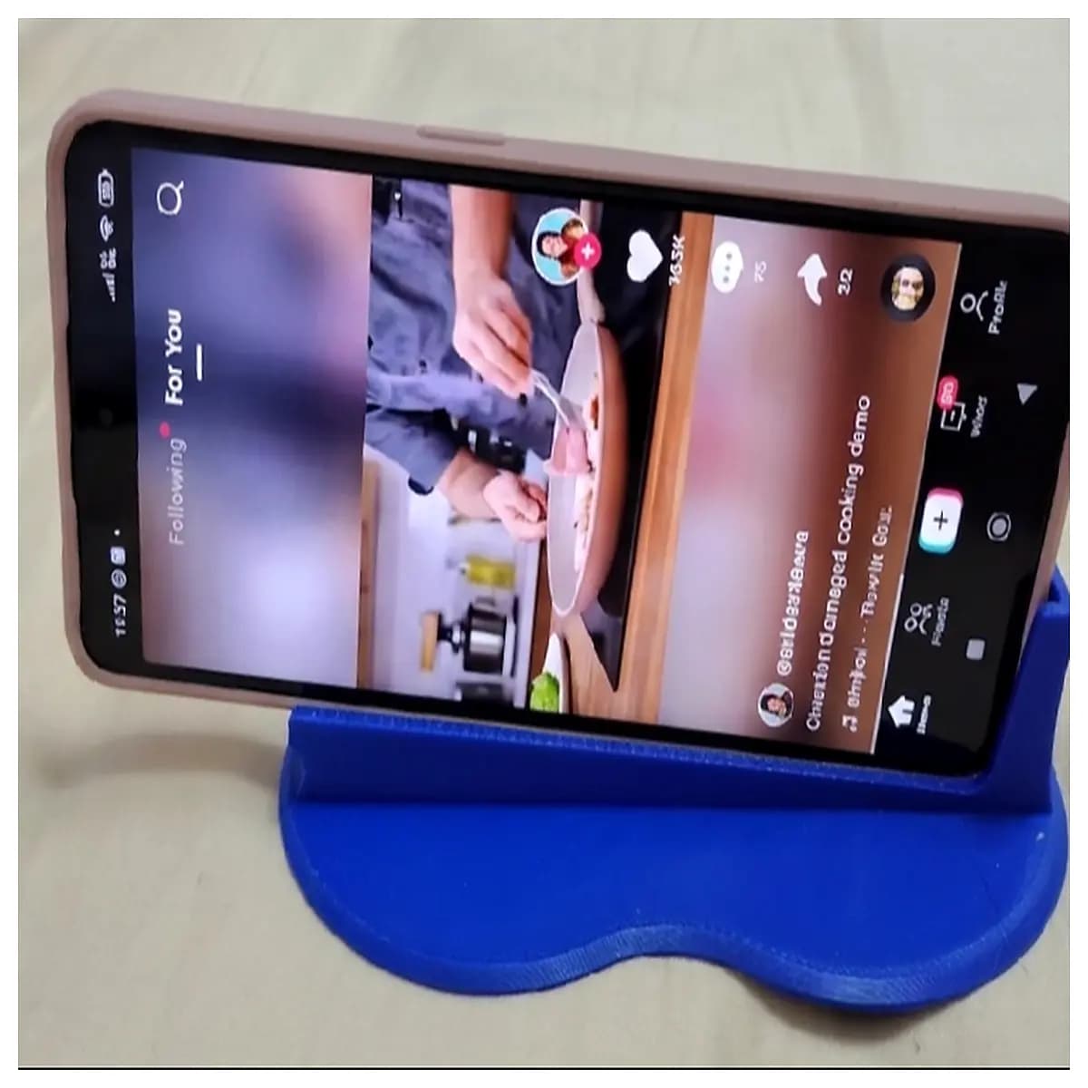 phone holder for bed side lying down hands watching tiktok xiaohongshu long arm adjustable