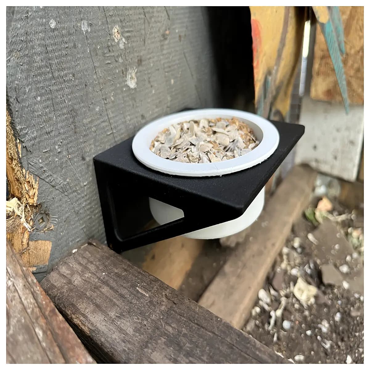 wall mounted chicken feeder scratch plate oyster shell calcium supplement poultry hanging trough for layer hens