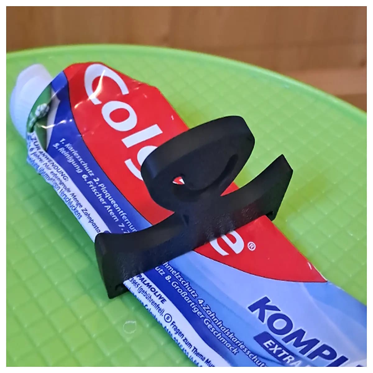 toothpaste tube squeezer roller tool for squeezing out last bit of paste bathroom organizer accessory plastic tube expander for travel