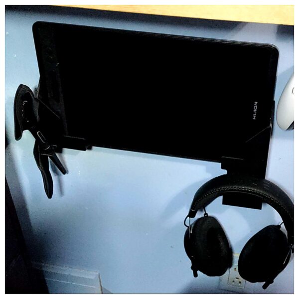 Tablet Stand with Headphone Hook Phone Holder Lazy Holder Desktop Stand Protective Stand TV Tablet Stand