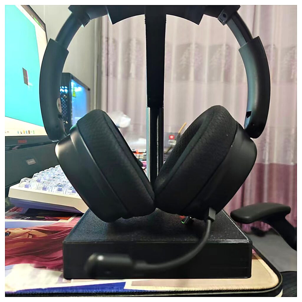 Headphone Holder Stand Phone Stand Clip Mount Accessory Support Earbuds Charging Dock Holder