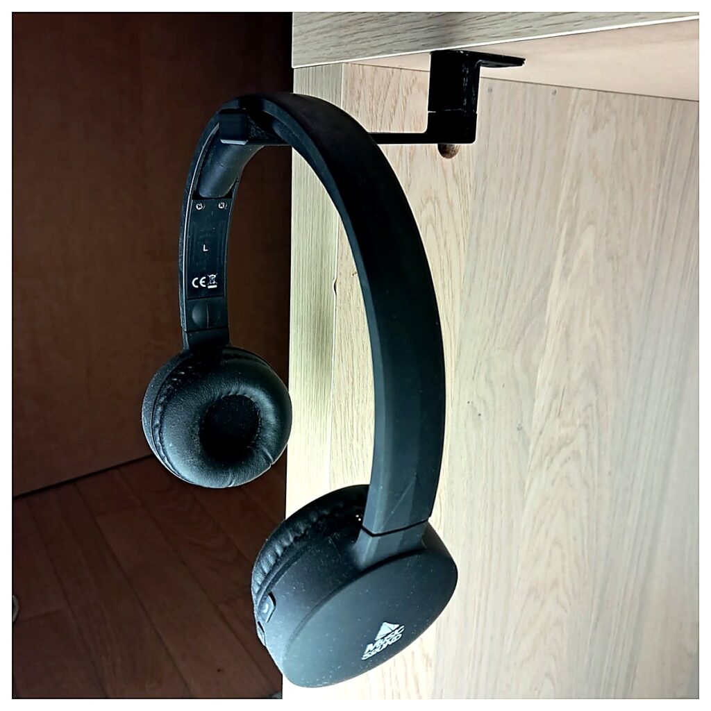 Headphone Holder Organizer Earbud Cord Management Phone Accessory Headphone Stand Mobile Storage Compatible with All Phones